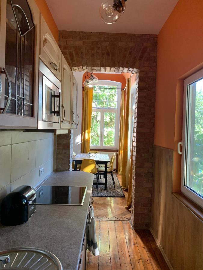 25 Apartment *