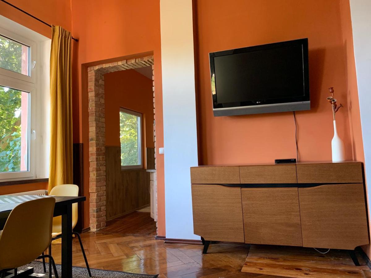 Apartment 25 *